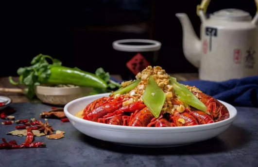 小龙虾头部的黄是虾黄还是虾屎