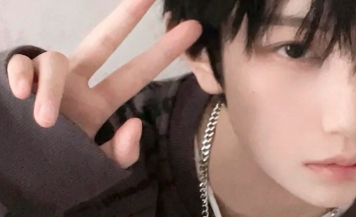 上班时间找你聊天的男生下班休息不聊