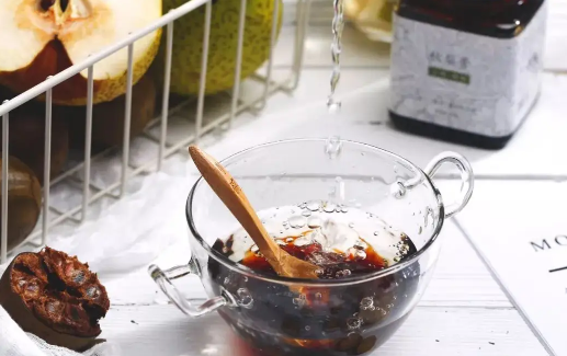 秋梨膏太稀了装瓶了能再熬吗