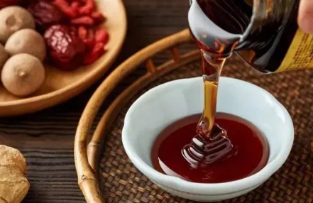 秋梨膏熬得太硬了可以加水进去继续熬吗