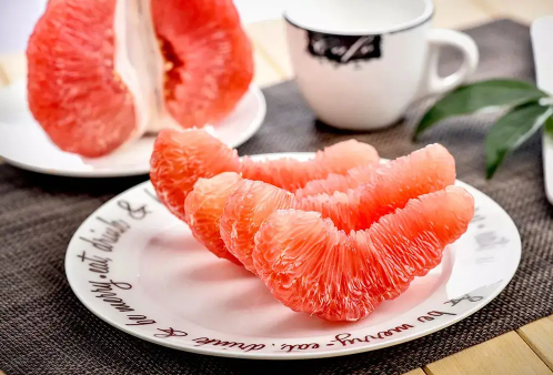 红柚子和白柚子热量一样吗