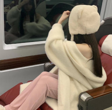 毛衣开衫单穿扎人是质量不行吗