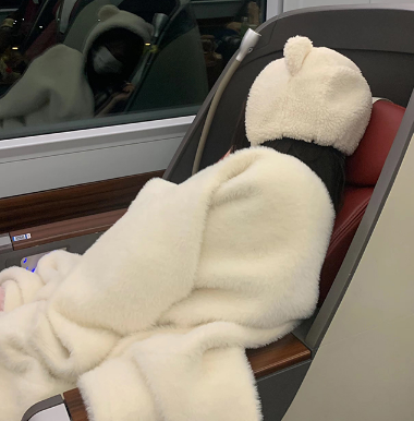 毛衣开衫单穿扎人是质量不行吗