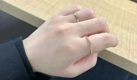女人手胖有福还是手瘦有福