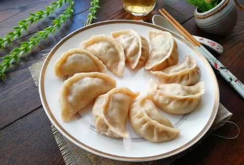 蒸饺是水开了再放饺子还是凉水放饺子