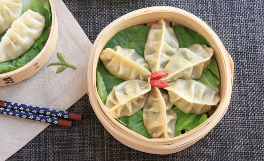 蒸饺是水开了再放饺子还是凉水放饺子