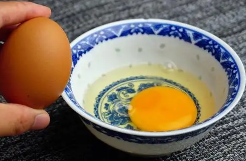 土鸡蛋的蛋黄什么颜色是正常的