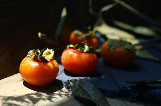 柿子和鸡蛋一起吃会怎样