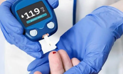 一天吃六个梨治糖尿病吗