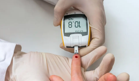 一天吃六个梨治糖尿病吗