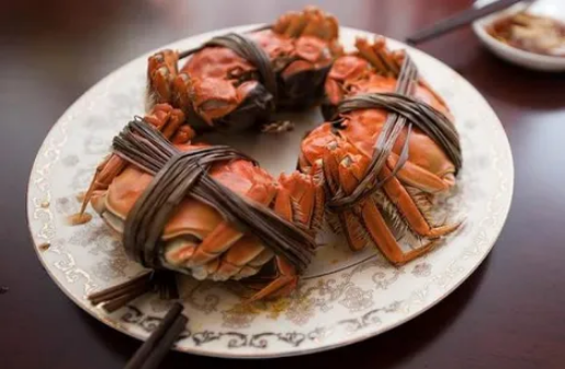 吃煮熟的螃蟹扎破手指要紧吗