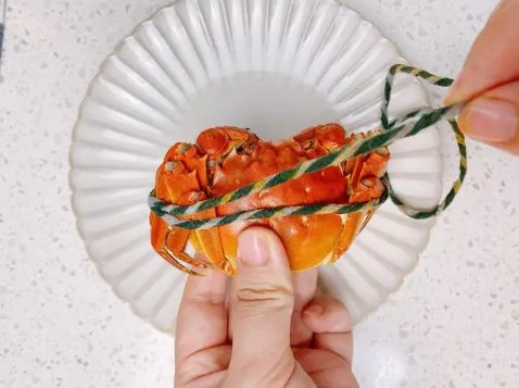 螃蟹和柿子一起吃了怎么补救