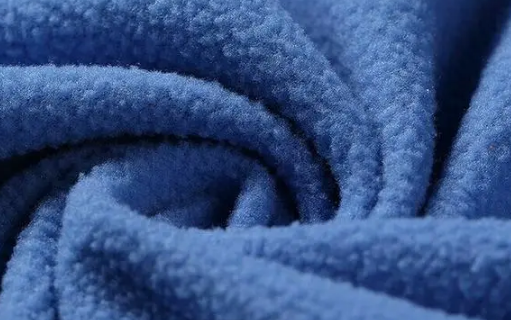 摇粒绒是不是容易粘灰尘