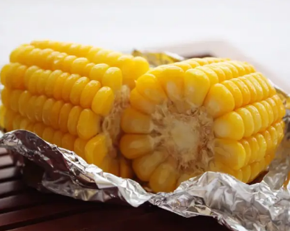 空气炸锅烤玉米用先煮一下吗