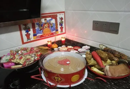 2023小年贴灶神旧的要烧掉吗