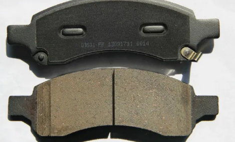 刚换的刹车片发烫糊味是正常吗