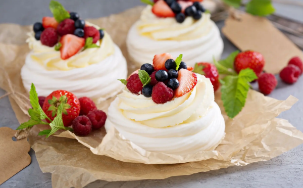 奶油是鸡蛋清打出来的吗