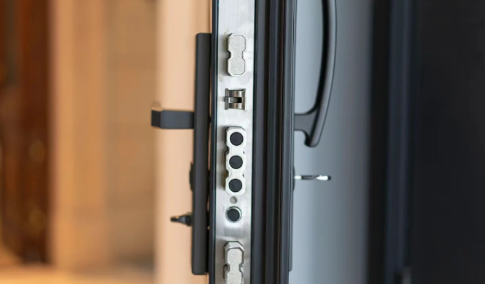 防盗门锁芯自己能换吗