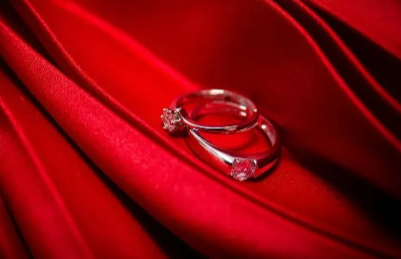 儿子结婚妈妈穿什么服装最合适