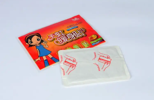 暖宝宝的黑色粉末撒衣服上可以洗掉吗