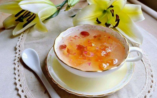 桃胶晚上睡前吃可以吗