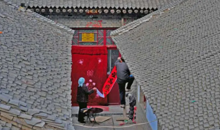 一个人在出租房过年需要贴春联吗2023