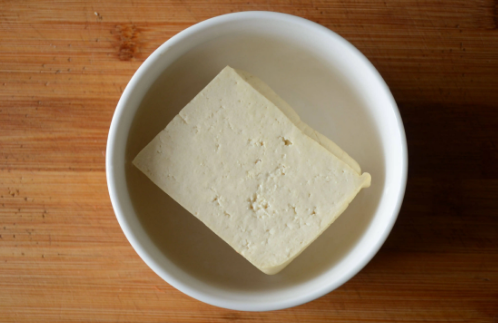 怎样把内酯豆腐从盒子中完整取出