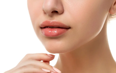 纹唇第二天特别肿正常吗