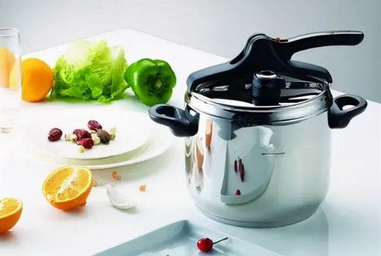 高压锅响了马上关小火吗