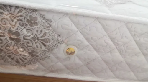 新床垫塑料膜撕掉散味要拿床单铺着吗