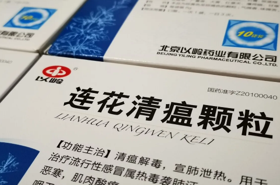 连花清瘟颗粒是冲水喝还是直接吃