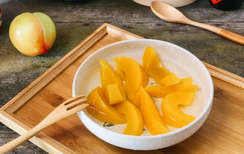 吃黄桃罐头可以治发烧吗