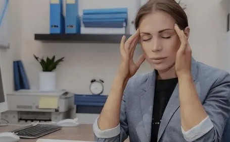 嗓子疼吃西红柿拌白糖有用吗