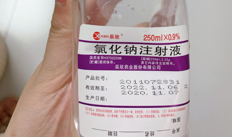 酒精当生理盐水用可以吗