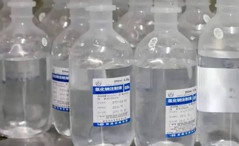 酒精当生理盐水用可以吗