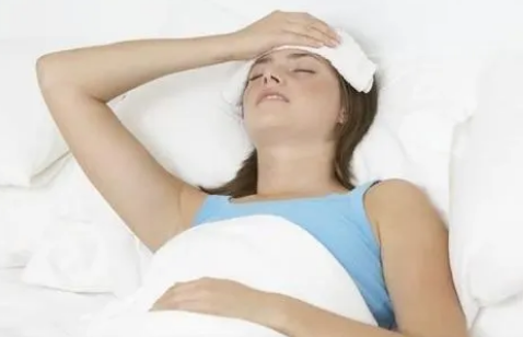 发烧40度要捂汗还是散热