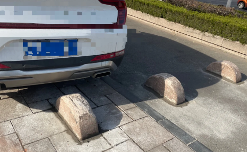 新车无牌可以停路边吗