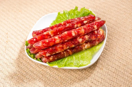 腊肠上有白点点是坏了吗