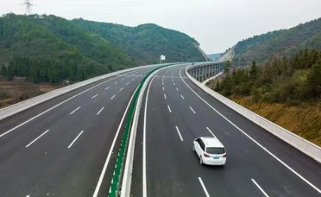 2023春节期间上高速免费在高速路口拿不拿卡