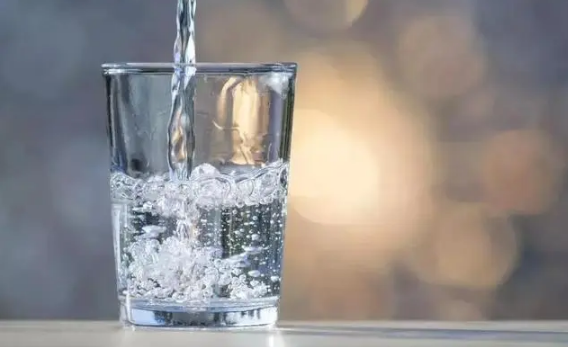 电解质水用冰糖还是白糖好