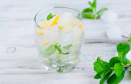 柠檬泡温水治鼻塞吗