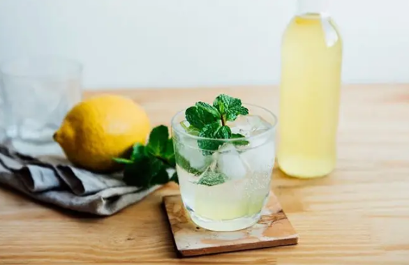 柠檬做电解质水要去皮吗