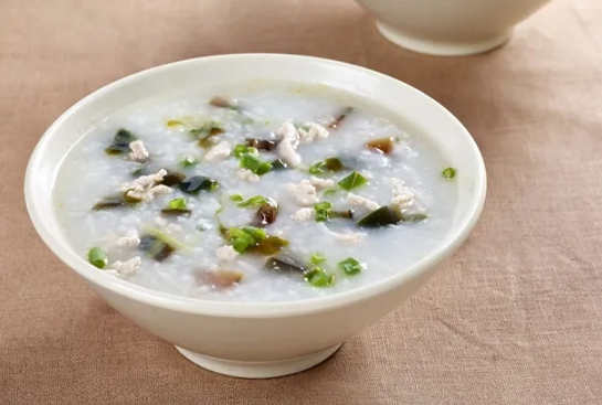 发烧吃皮蛋瘦肉粥好还是青菜瘦肉粥