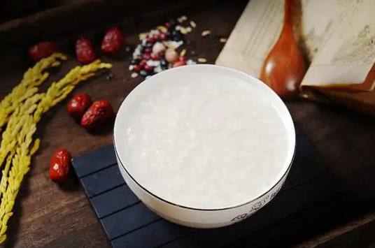 发烧吃皮蛋瘦肉粥好还是青菜瘦肉粥