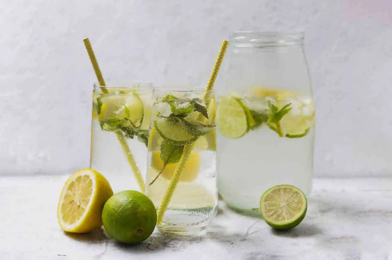 自制电解质水一定要用柠檬吗