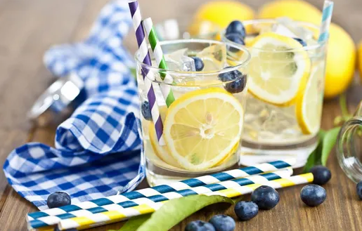 自制电解质水一定要用柠檬吗