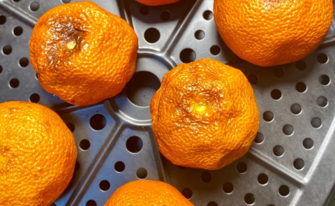 给宝宝吃了燃气灶烤的橘子有事吗