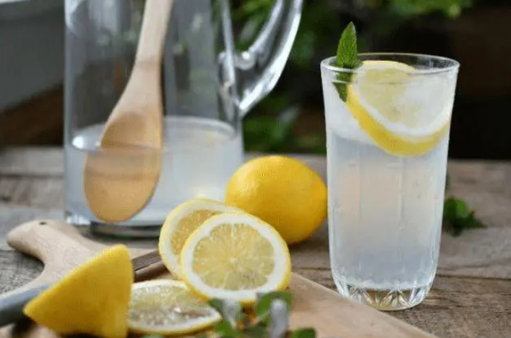 嗓子疼喝柠檬水管用吗