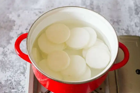 白萝卜煮水可以治嗓子疼吗