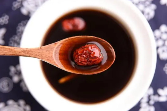 嗓子疼喝红糖水会加重吗